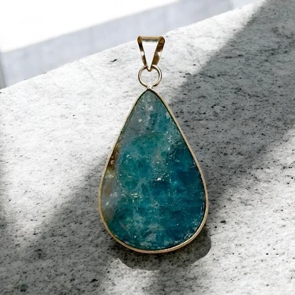 Blue Apatite Gemstone Pendant - Picture 2 of 2